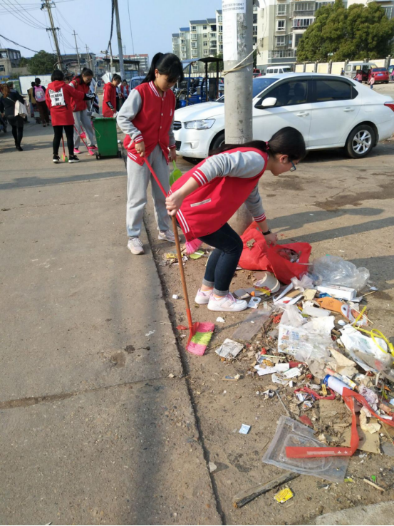 學(xué)雷鋒 南昌現(xiàn)代外國語學(xué)校在行動(dòng)144.png