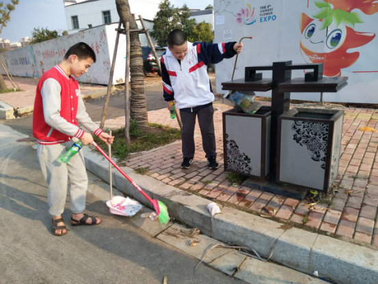 學(xué)雷鋒 南昌現(xiàn)代外國語學(xué)校在行動(dòng)143.png