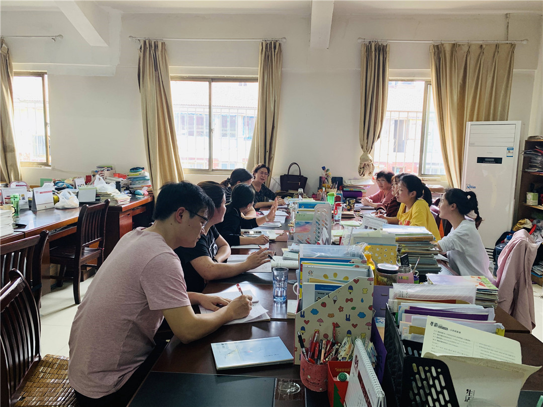 E:\雜項\稿費(fèi)\2019\4月份修改后的\象湖小學(xué)部語文老師集體備課\小學(xué)部集體備課照片2019.4.9\微信圖片_20190409183621.jpg E:\雜項\稿費(fèi)\2019\4月份修改后的\象湖小學(xué)部語文老師集體備課\小學(xué)部集體備課照片2019.4.9\微信圖片_20190409183621.jpg