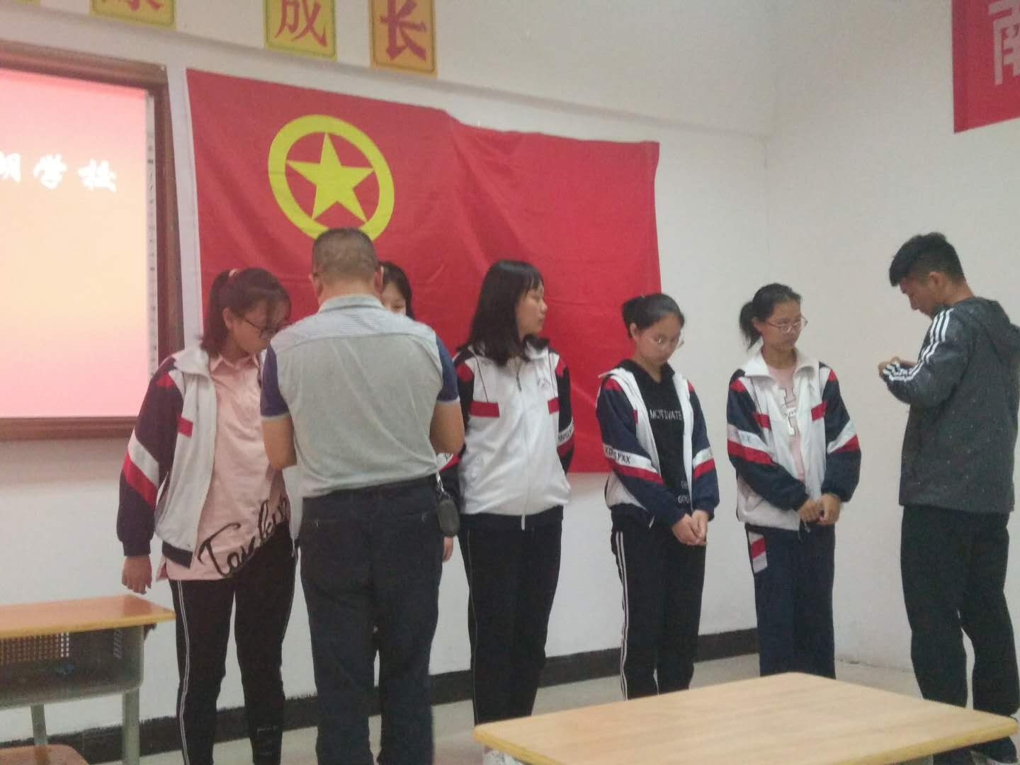 E:\雜項\稿費\2019\4月份修改后的\象湖學(xué)校入團報道\入團儀式報道照片4.23\09fec1c7db1550f913addcbf95ccd85.jpg E:\雜項\稿費\2019\4月份修改后的\象湖學(xué)校入團報道\入團儀式報道照片4.23\09fec1c7db1550f913addcbf95ccd85.jpg