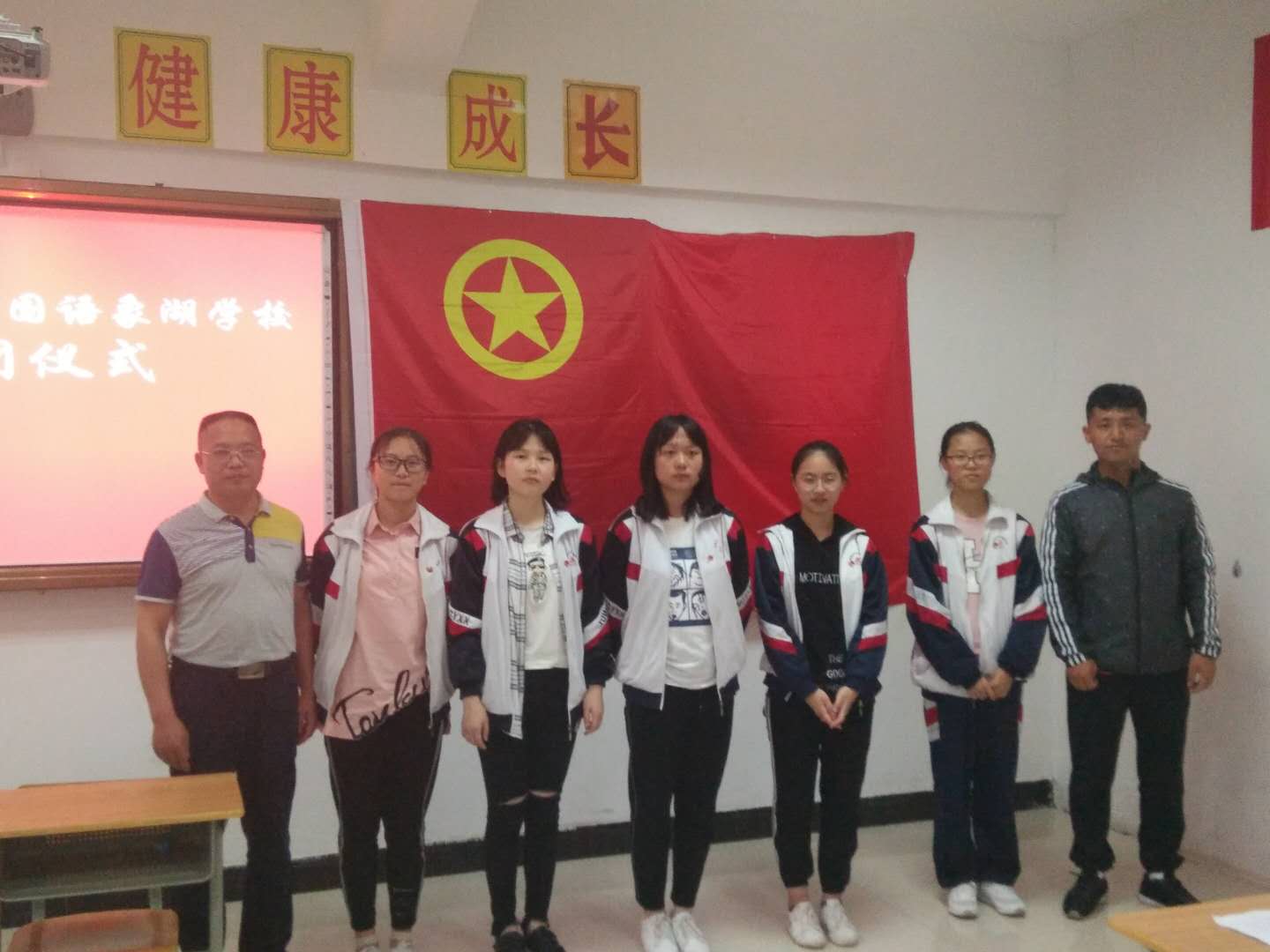 E:\雜項\稿費\2019\4月份修改后的\象湖學(xué)校入團報道\入團儀式報道照片4.23\c33bf9d008a61fff318c6122dd38670.jpg E:\雜項\稿費\2019\4月份修改后的\象湖學(xué)校入團報道\入團儀式報道照片4.23\c33bf9d008a61fff318c6122dd38670.jpg