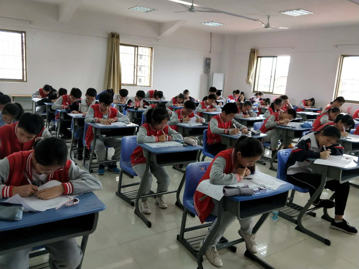 E:\雜項(xiàng)\稿費(fèi)\2019\聚仁堂稿件4月\南昌現(xiàn)代外國(guó)語(yǔ)學(xué)校已修改的文章(1)\南昌現(xiàn)代外國(guó)語(yǔ)學(xué)校已修改的文章\一朝耕耘 一朝收獲\期中\(zhòng)微信圖片_2019042520395410.jpg E:\雜項(xiàng)\稿費(fèi)\2019\聚仁堂稿件4月\南昌現(xiàn)代外國(guó)語(yǔ)學(xué)校已修改的文章(1)\南昌現(xiàn)代外國(guó)語(yǔ)學(xué)校已修改的文章\一朝耕耘 一朝收獲\期中\(zhòng)微信圖片_2019042520395410.jpg